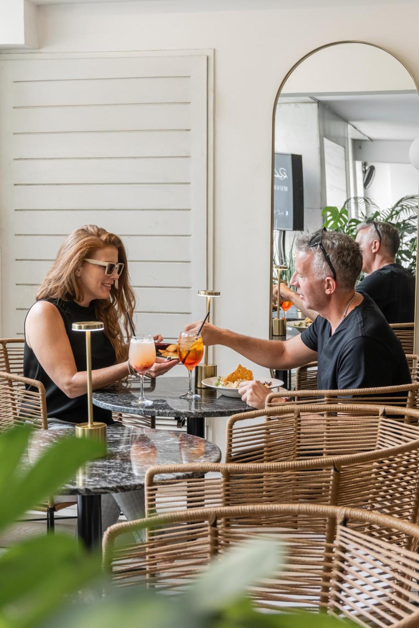Feir'S Park Hotel & Rooftop Buenos Aires Exterior photo Guests enjoying a drink at the bar