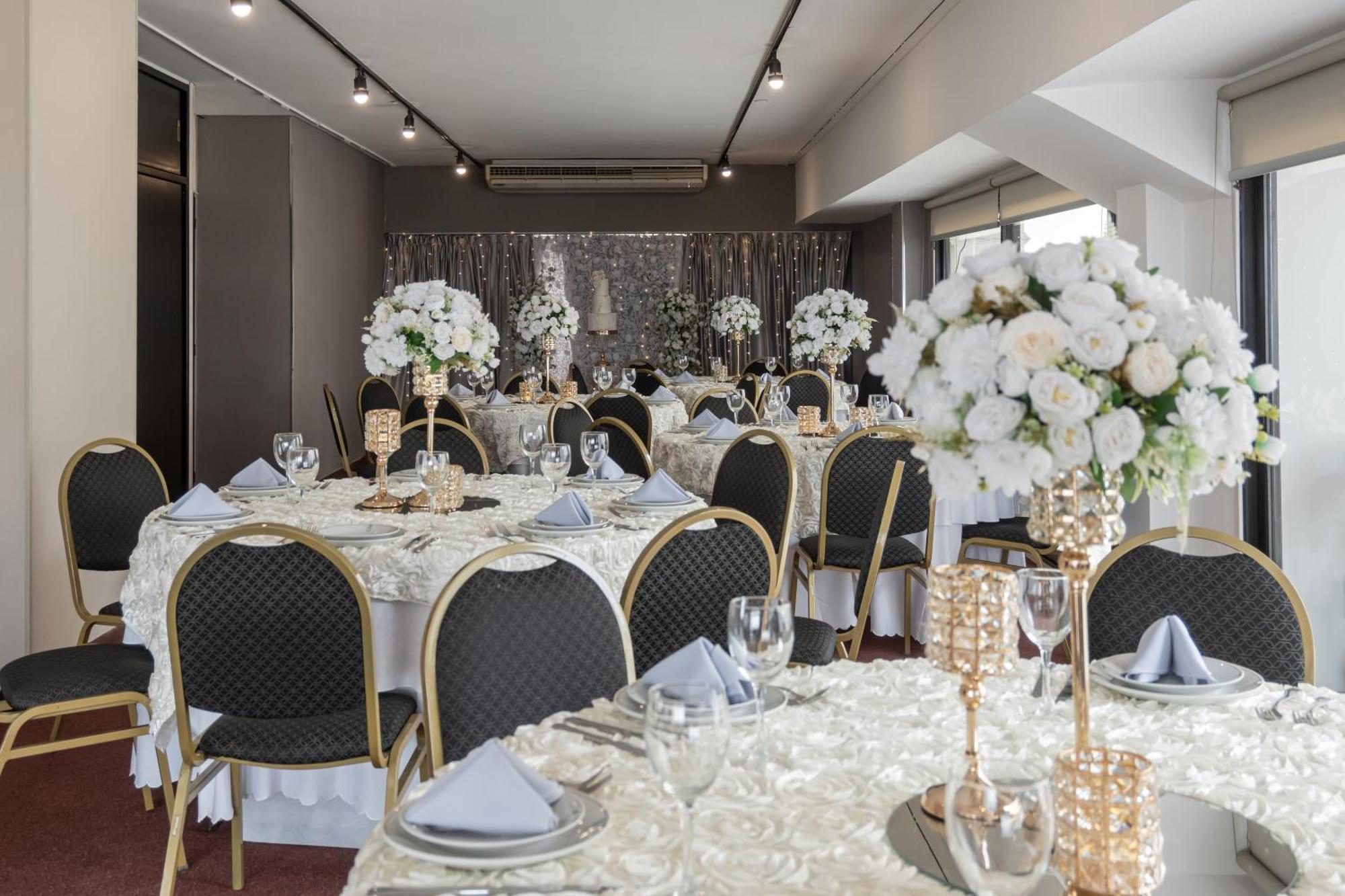 Feir'S Park Hotel & Rooftop Buenos Aires Exterior photo The ballroom at the hotel