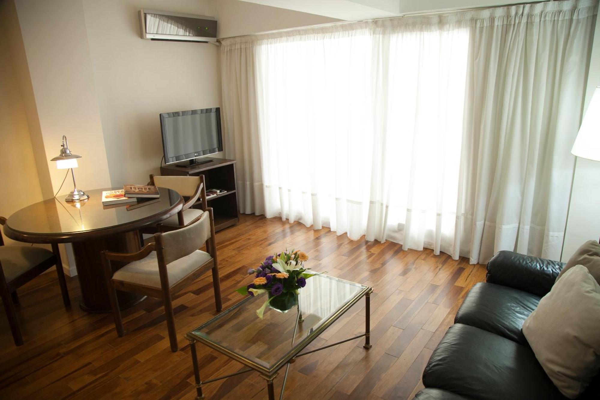 Feir'S Park Hotel & Rooftop Buenos Aires Exterior photo A living room in a typical Japanese apartment